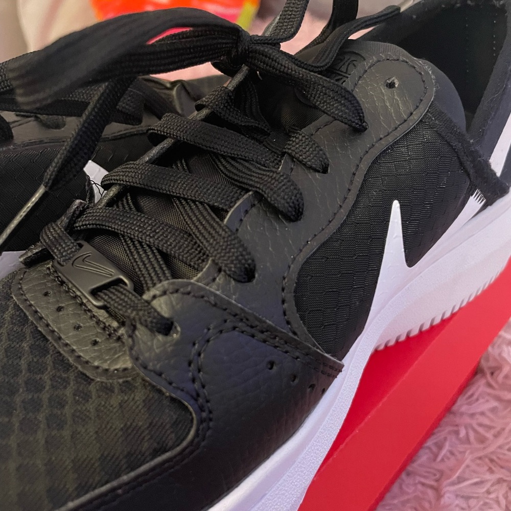 Nike court vision size 9